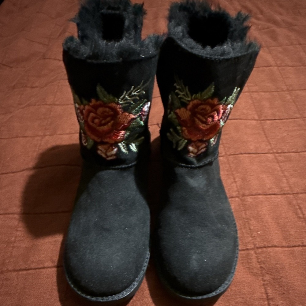 Girls' Black Floral Embroidered Faux Fur Lined Mid-Calf Bootie
